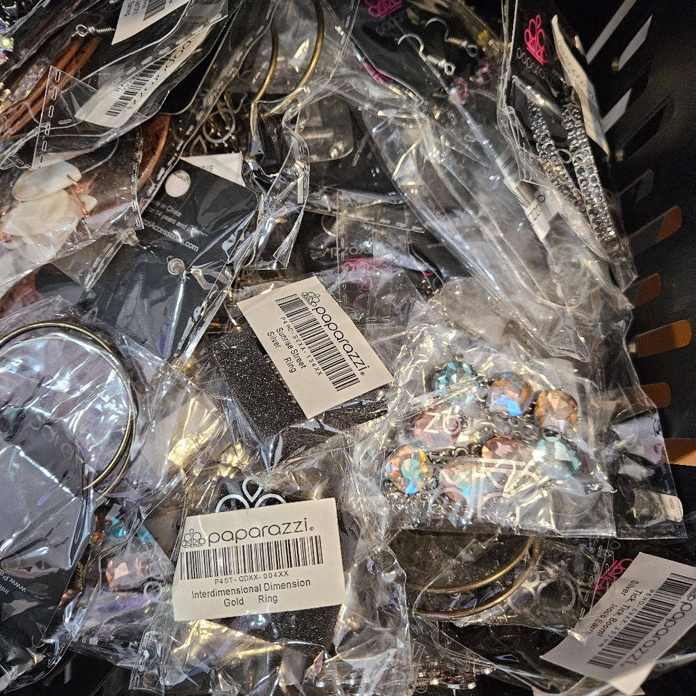 $40 Assorted Jewelry (20 pieces) Collection Brand New Beautiful Jewelry. - Picture 6 of 8